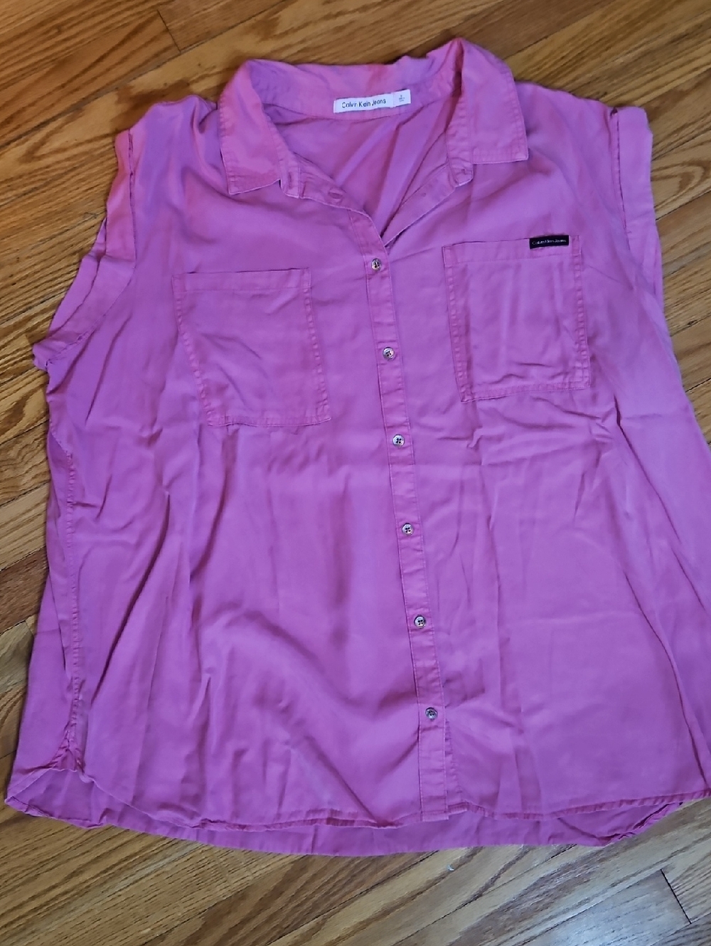 Calvin Klein Jeans Sleeveless Button-Down Shirt in Magenta Pink